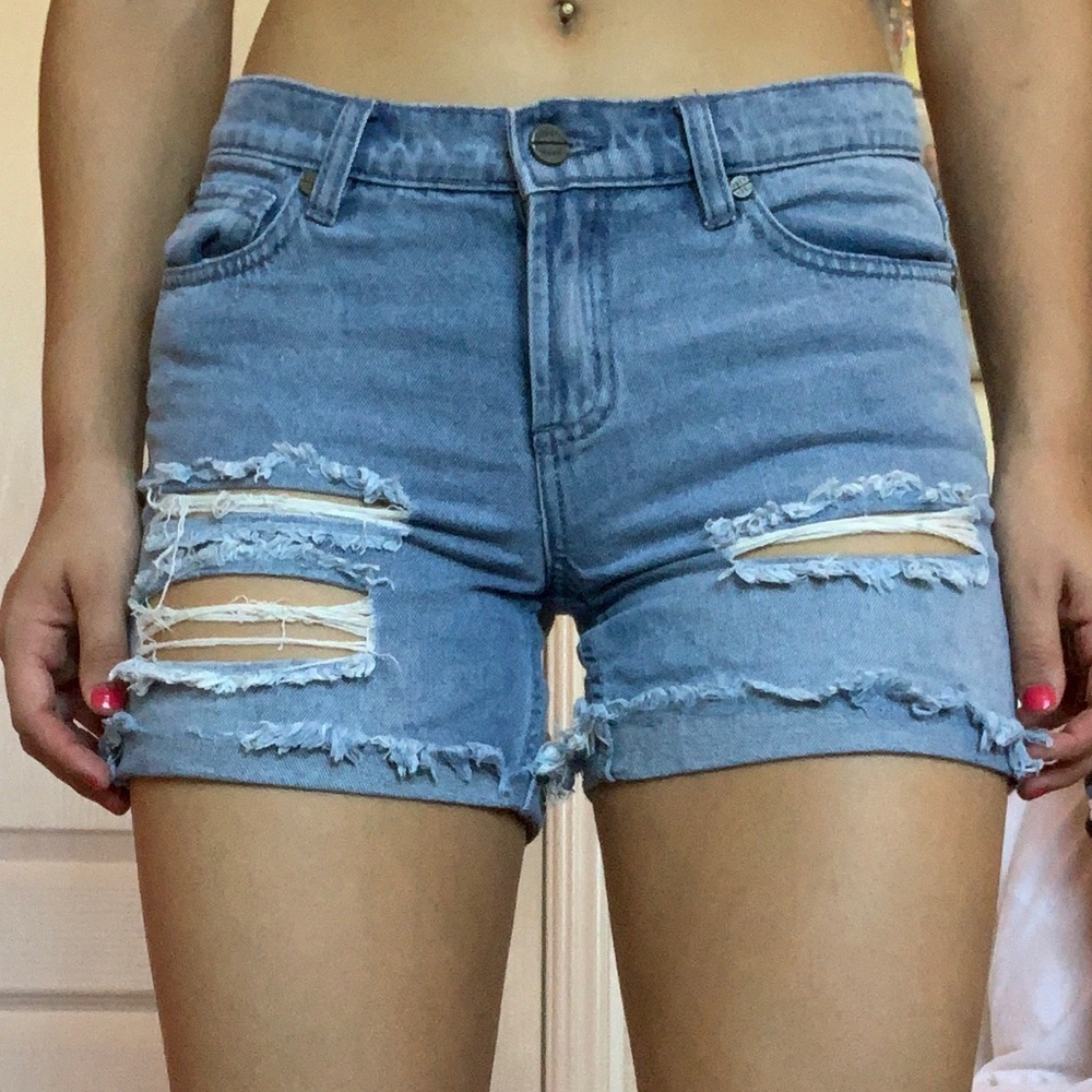 OBEY WORLDWIDE mid-length shorts!